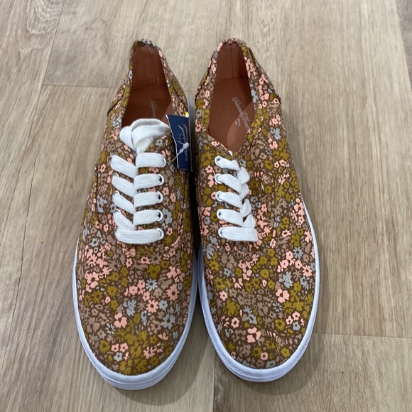 NEW Women’s Universal Lunea Sneakers - Picture 2 of 3